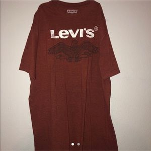 levi’s tee